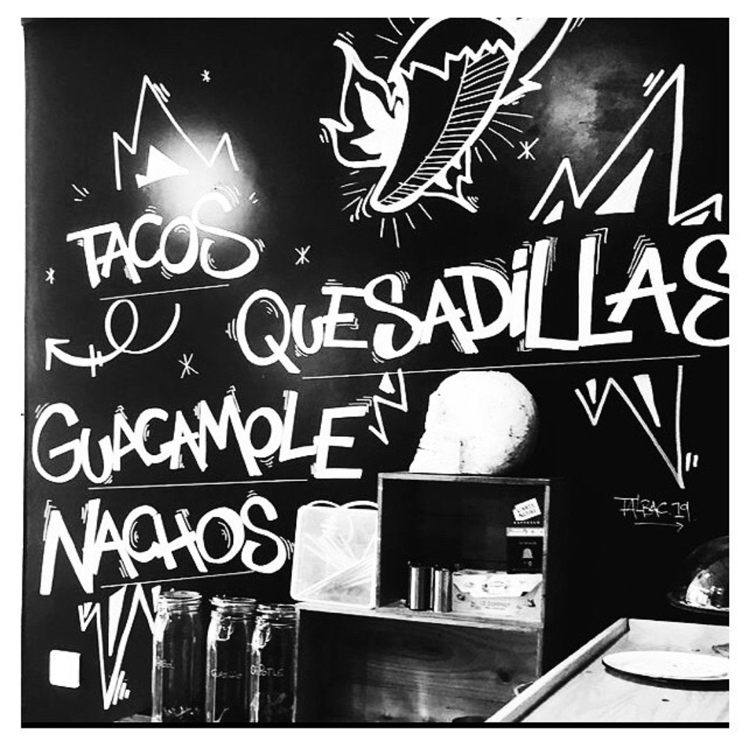 Mur menu noir — Tacos Quesadillas Guacamole Nachos