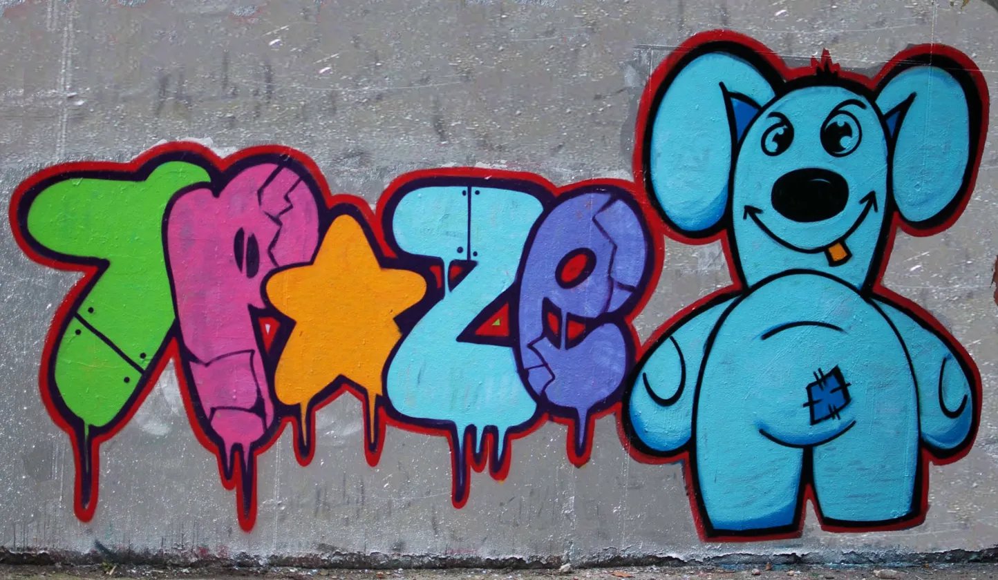 Lettrage et personnage bleu