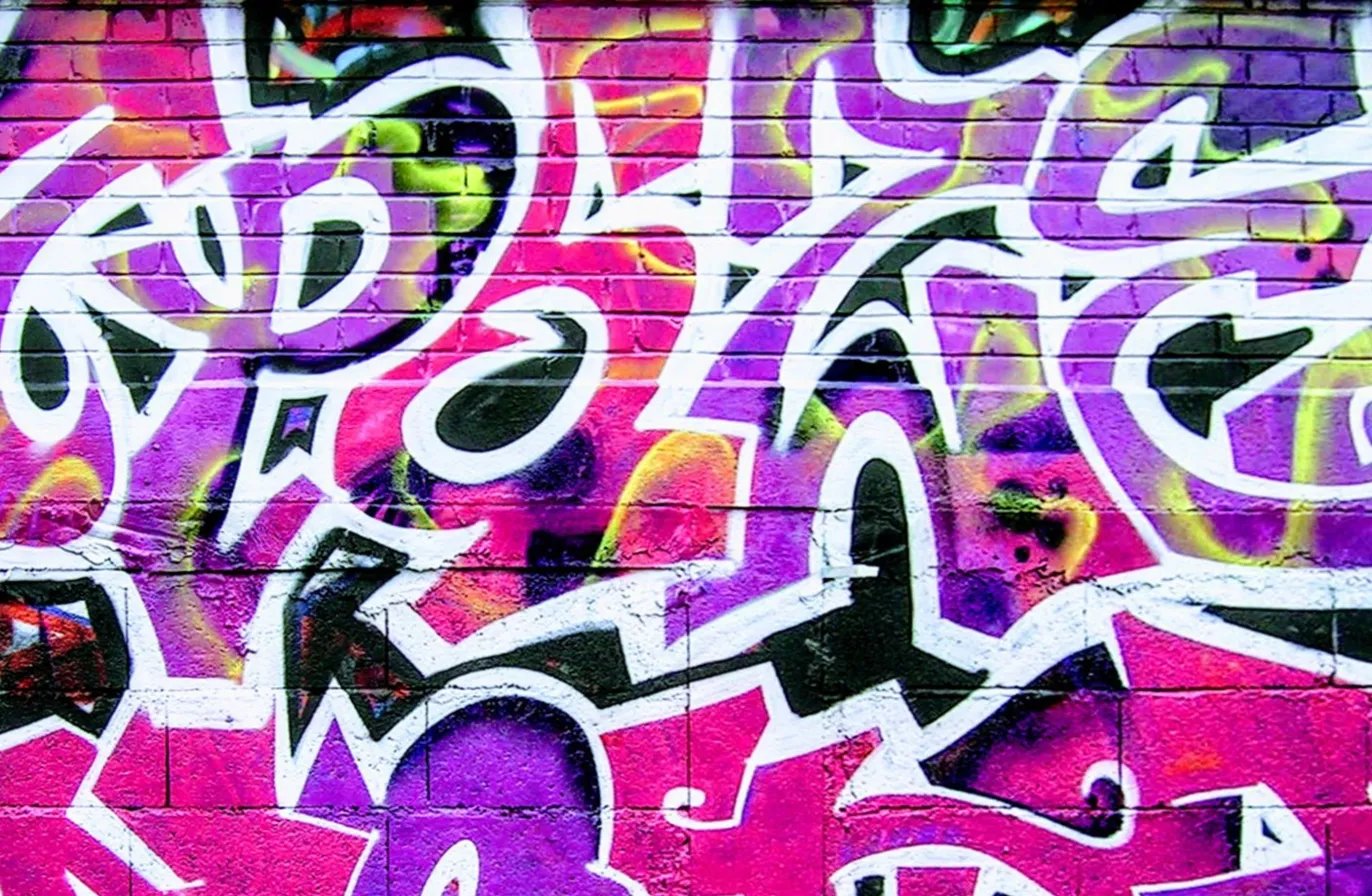 Lettrage violet blanc brique