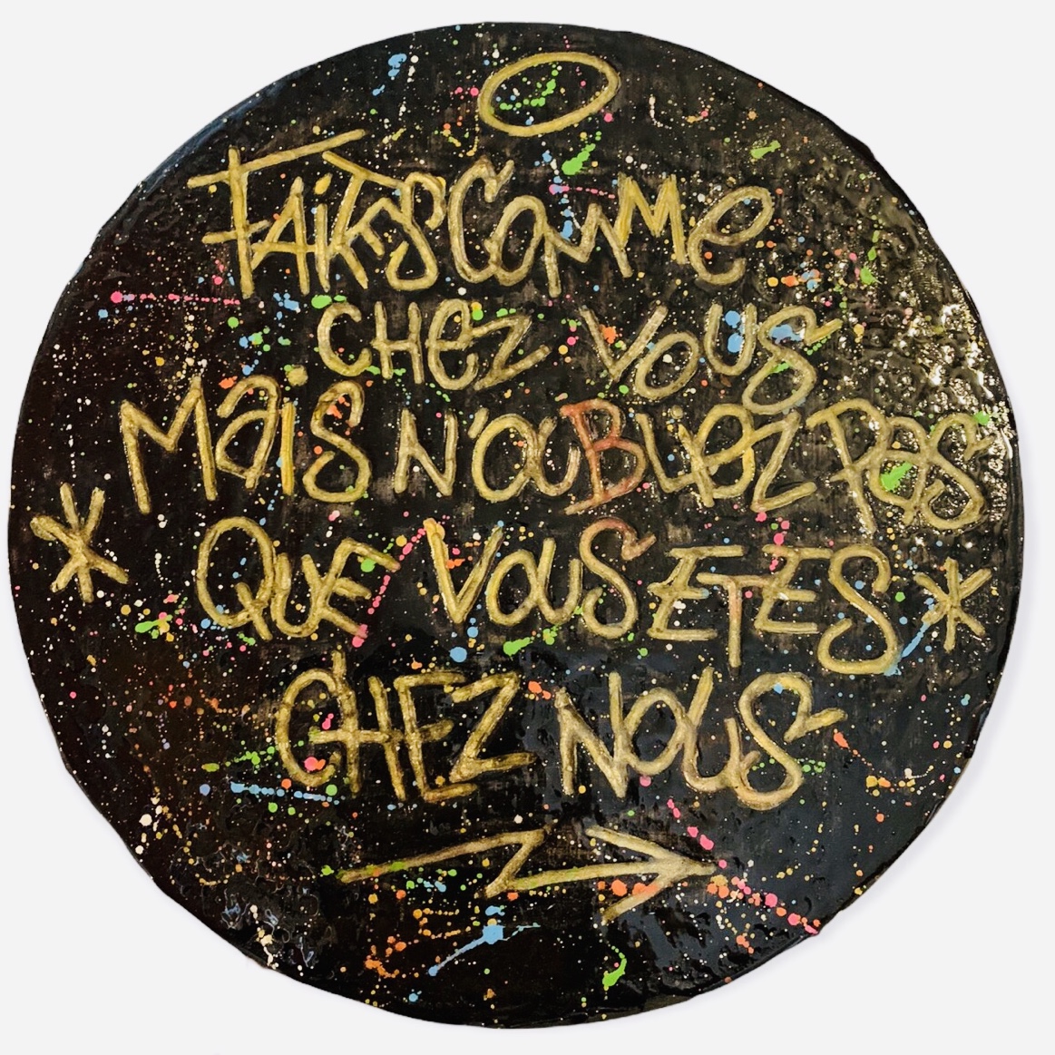 Le Metro — lettrage blanc sur fond noir